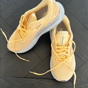 Brooks Peach-Yellow Adrenaline GTS Women's Running Sneakers